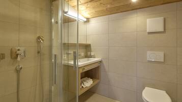 Dusche, Haartrockner, Toilettenpapier