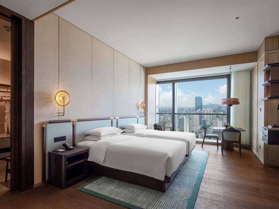 2 Twin Beds, Premium | Minibar, in-room safe, blackout drapes, soundproofing