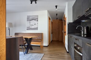 Kühlschrank, Mikrowelle, Geschirrspüler