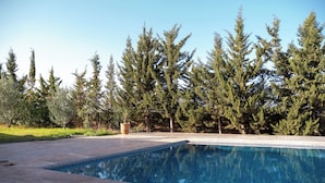A rectangular swimming pool with a tiled deck surrounding it. - L'oliviade Village (Marrakech)
