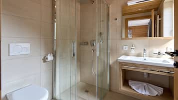 Douche, sèche-cheveux, papier toilette