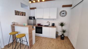 Apartment, 2 Bedrooms, Smoking, Terrace | Dining