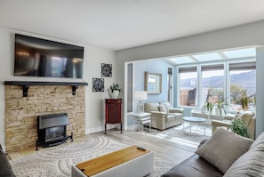 Smart TV, fireplace