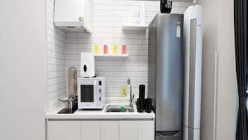 Apartment (non-Korean nationals only) | Private kitchen | Fridge, microwave, rice cooker, cookware/dishes/utensils