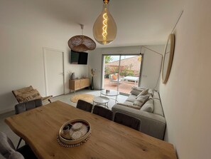 TV - Magnifique Appartement Neuf, 3 ch 6 p Centre Ville Avec Jardin Calme et Lumineux (Sainte-Maxime)