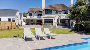 Pool - Constantia 4 Bedroom Beautifully Furnished Thatched House (Cape Town)
