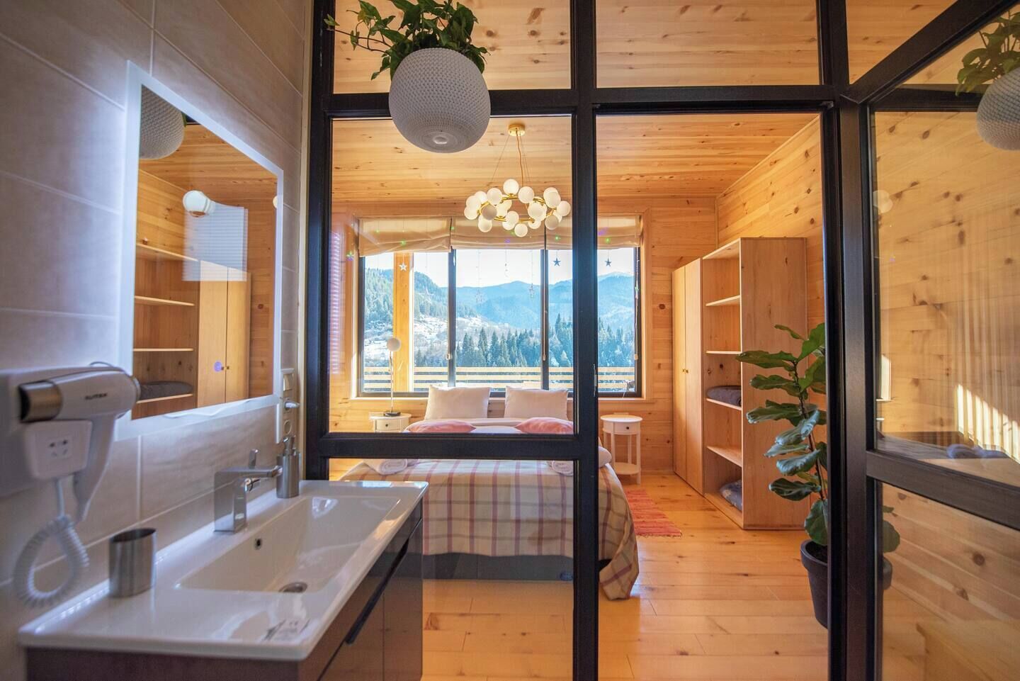 1 slaapkamer, een strijkplank/strijkijzer, wifi, beddengoed