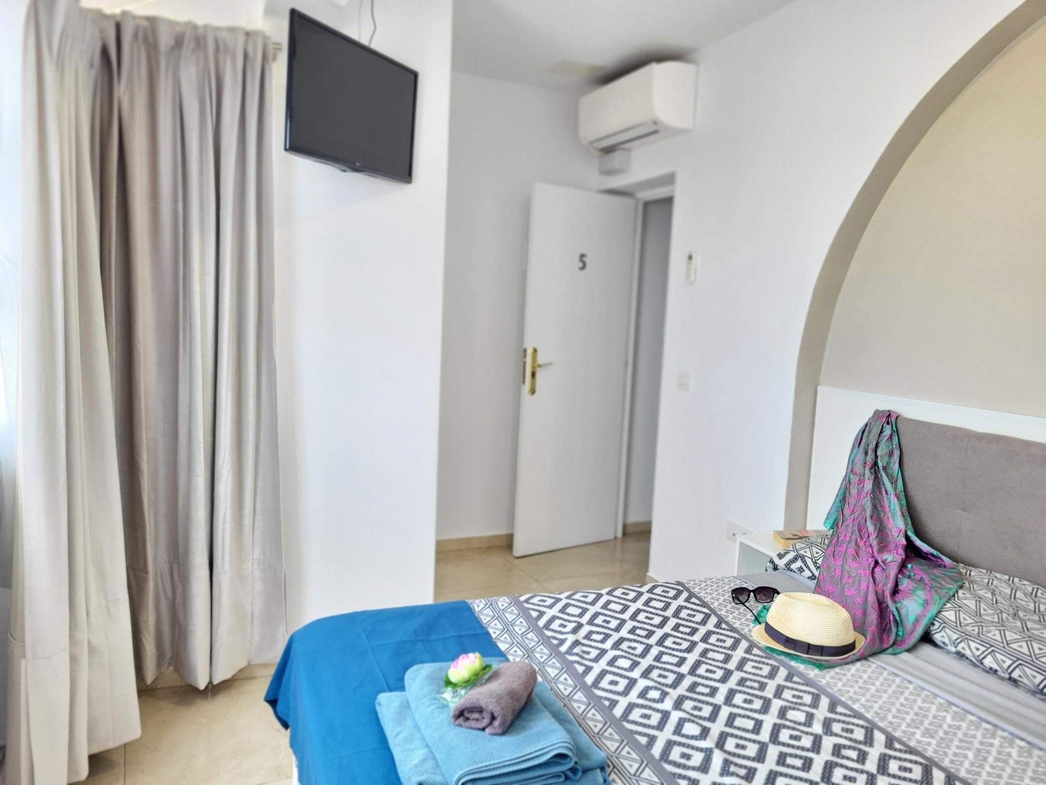 1 bedroom, internet, bed sheets