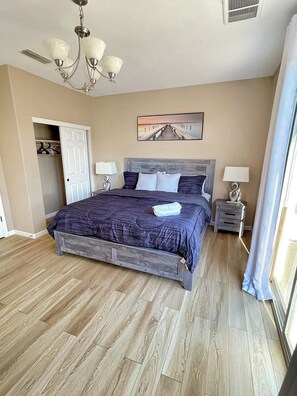 3 habitaciones, tabla de planchar con plancha, wifi y ropa de cama