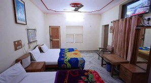 1 bedroom, WiFi, bed sheets - Hotel Shyam Inn - Standard Room Apartment (Mathura)