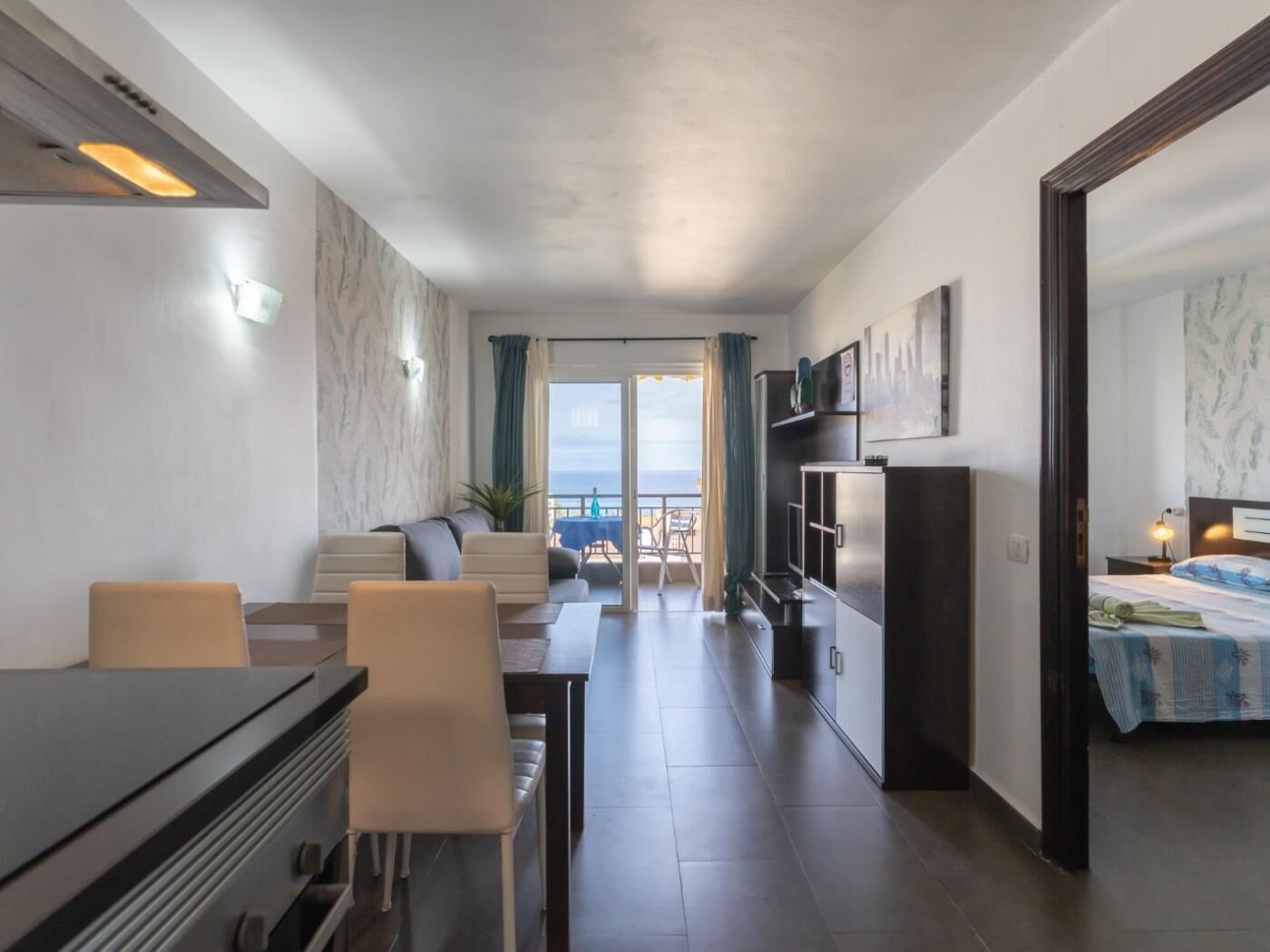 1 多间卧室、上网接入、床单