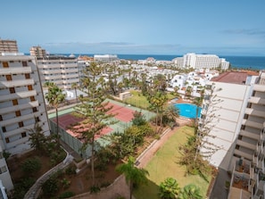 A high-rise hotel complex with multiple buildings, a tennis court, and a swimming pool. - New El Dorado Ocean View 2 bedrooms Wifi Free (Playa de las Américas)