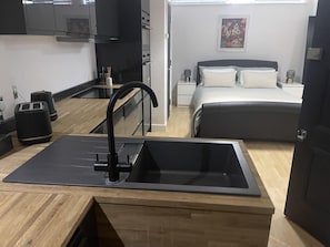 Apartment | 2 bedrooms, free WiFi, bed sheets - Immaculate 2-bed Apartment in London (London)