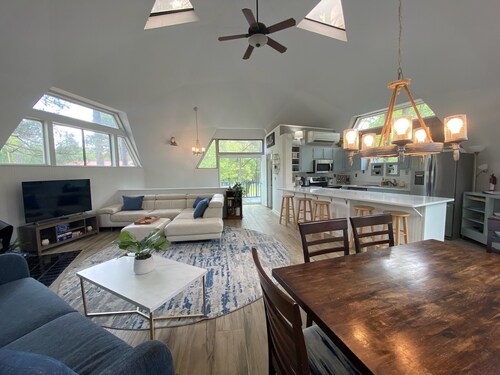 Lakefront Home w/ Covered Boat Slip & Fast Internet on Lake Sinclair