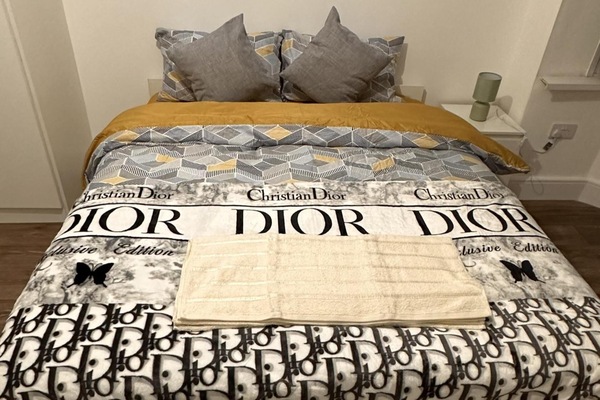 House | 6 bedrooms, iron/ironing board, WiFi (free), bed sheets