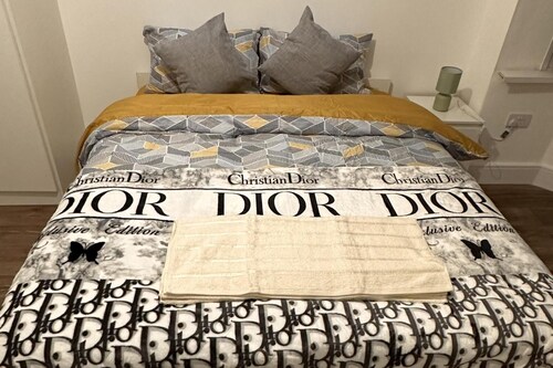 6-bed 3-bath Home - Sleeps 14 & Free Parking