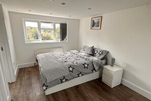 House | 6 bedrooms, iron/ironing board, free WiFi, bed sheets