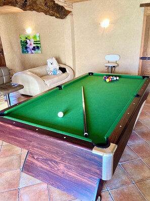 Games room - Pretty comfortable holiday home with swimming pool and unique facilities (Lamonzie-Saint-Martin)