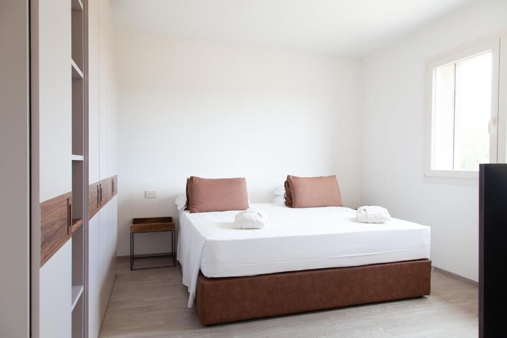 2 bedrooms, desk, soundproofing, iron/ironing board