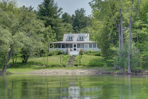 Exterior - Big Rideau Lake Waterfront Cottage with pristine beach! (Portland)