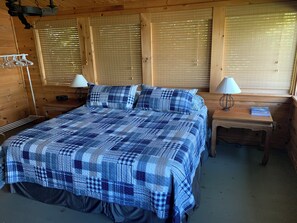 4 bedrooms, iron/ironing board, WiFi, bed sheets - Big Rideau Lake Waterfront Cottage with pristine beach! (Portland)