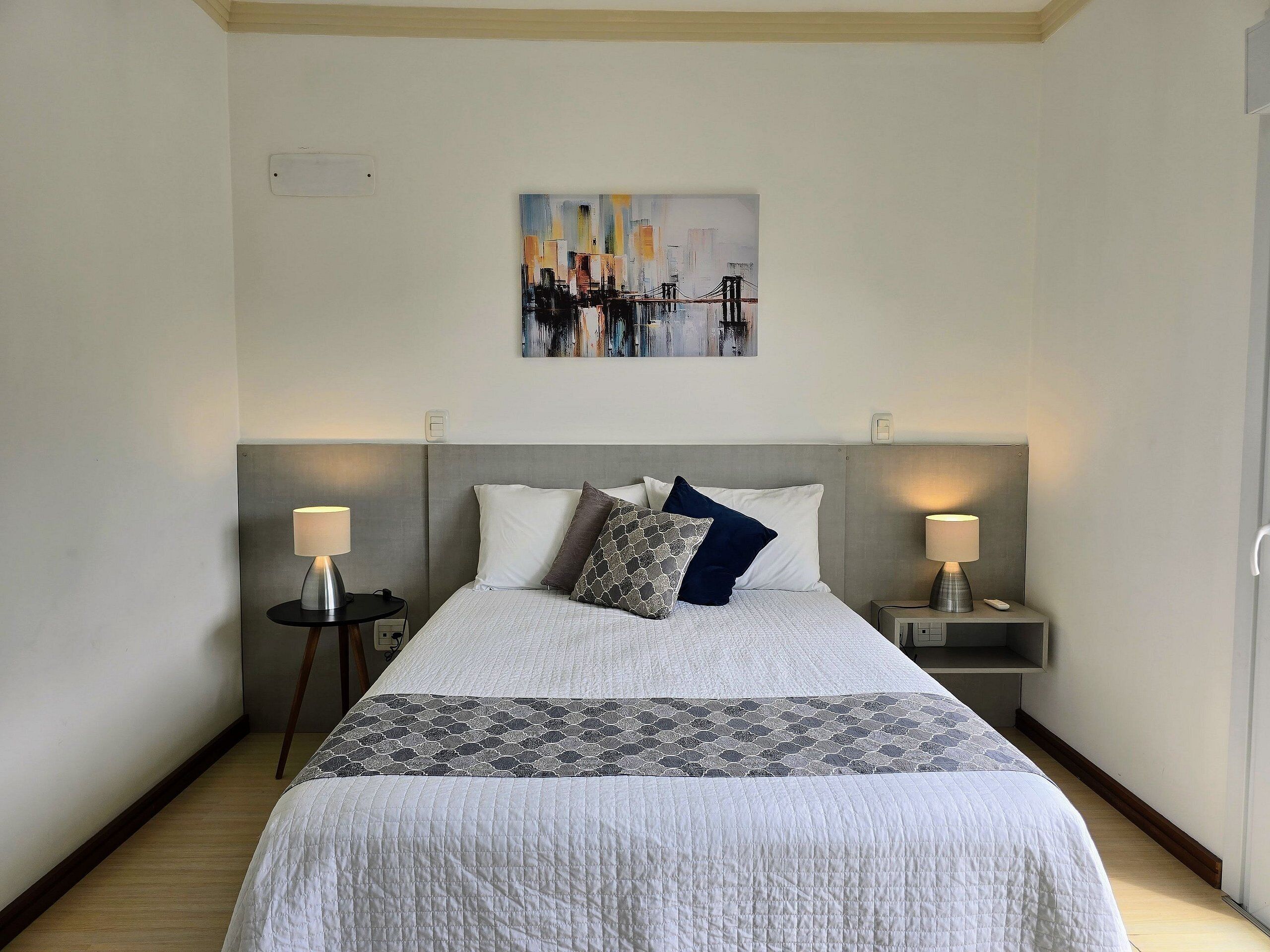 Traditional Apartment | 2 bedrooms, soundproofing, iron/ironing board, free WiFi