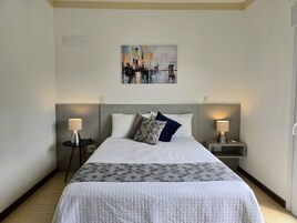Traditional Apartment | 2 bedrooms, soundproofing, iron/ironing board, free WiFi