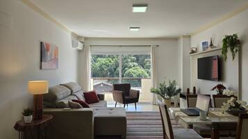 Traditional Apartment | Living area | 50-inch Smart TV with digital channels