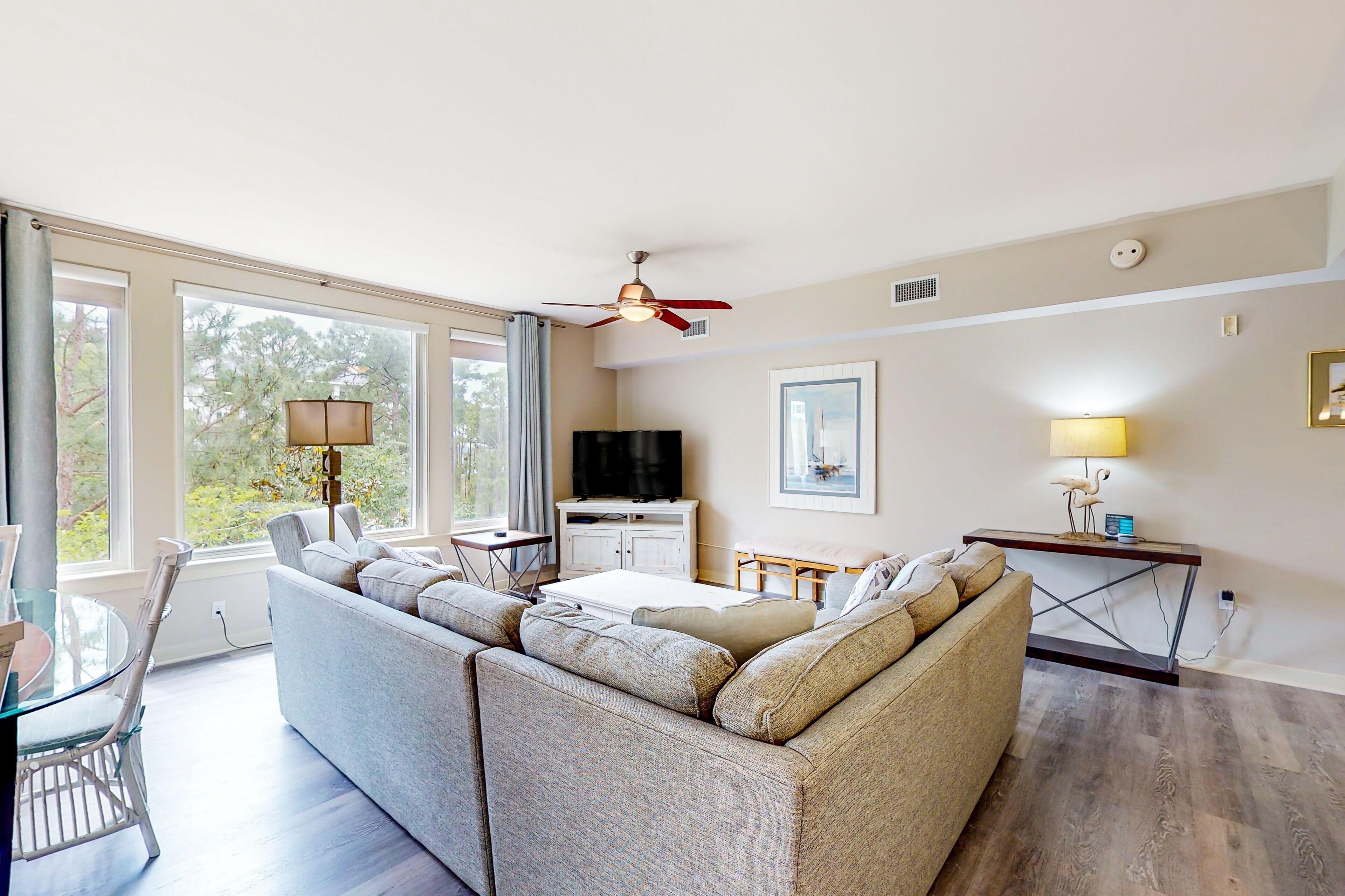Sunlit condo with washer/dryer, AC, pool, outdoor hot tub, & beach access