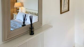 Nhà | 4 phòng ngủ, bàn ủi/dụng cụ ủi quần áo