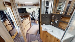 Bathroom - Wohnmobil Knaus Sun i 900 LEG - Großer (Laboe)