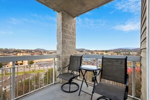 Property grounds - 1 BR | City View | Whispering Pines Resort | Walk-in Shower (Pigeon Forge)