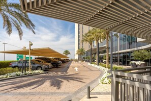 Exterior - Waves - Spectacular Seaside Retreat Apt With Views (Dubai)