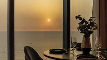 Apartamento elite, sacada, vista para o mar | Sacada