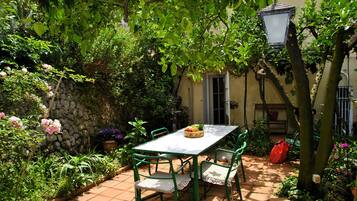 House, 1 Bedroom, Smoking, Fireplace | Outdoor dining
