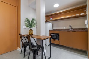 Fridge, microwave, oven, coffee/tea maker