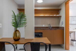 Fridge, microwave, oven, coffee/tea maker