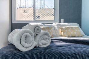 1 habitación, tabla de planchar con plancha, wifi gratis y ropa de cama 