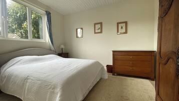 1 bedroom, travel crib, free WiFi, bed sheets