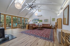 TV - 1 BR Home in Quiet Wooded Area in BH! [Art Studio] (Bar Harbor)