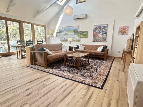 1 BR Home in Quiet Wooded Area in BH! [Art Studio]