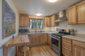 Fridge, microwave, oven, stovetop - 1 BR Home in Quiet Wooded Area in BH! [Art Studio] (Bar Harbor)
