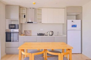 Réfrigérateur, micro-ondes, lave-vaisselle, bouilloire électrique