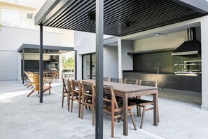 Deluxe Studio | Outdoor dining