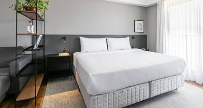 Studios Rio Branco by Viva - Prédio moderno, aptos com cama king-size no centro de Floripa