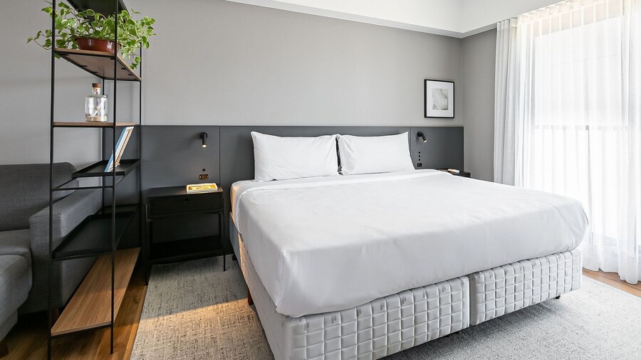 Studios Rio Branco by Viva - Prédio moderno, aptos com cama king-size no centro de Floripa