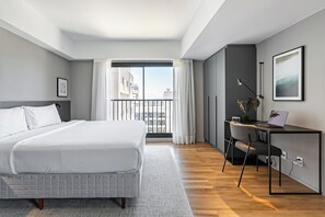 Bureau, rideaux occultants, chambres insonorisées