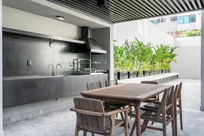 BBQ/picnic Area - Studios Rio Branco by Viva - Prédio moderno, aptos com cama king-size no centro de Floripa (Florianópolis)