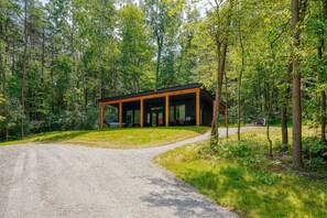 المنشأة من الخارج