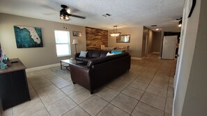 Smart TV, videojuegos, futbolito y libros 